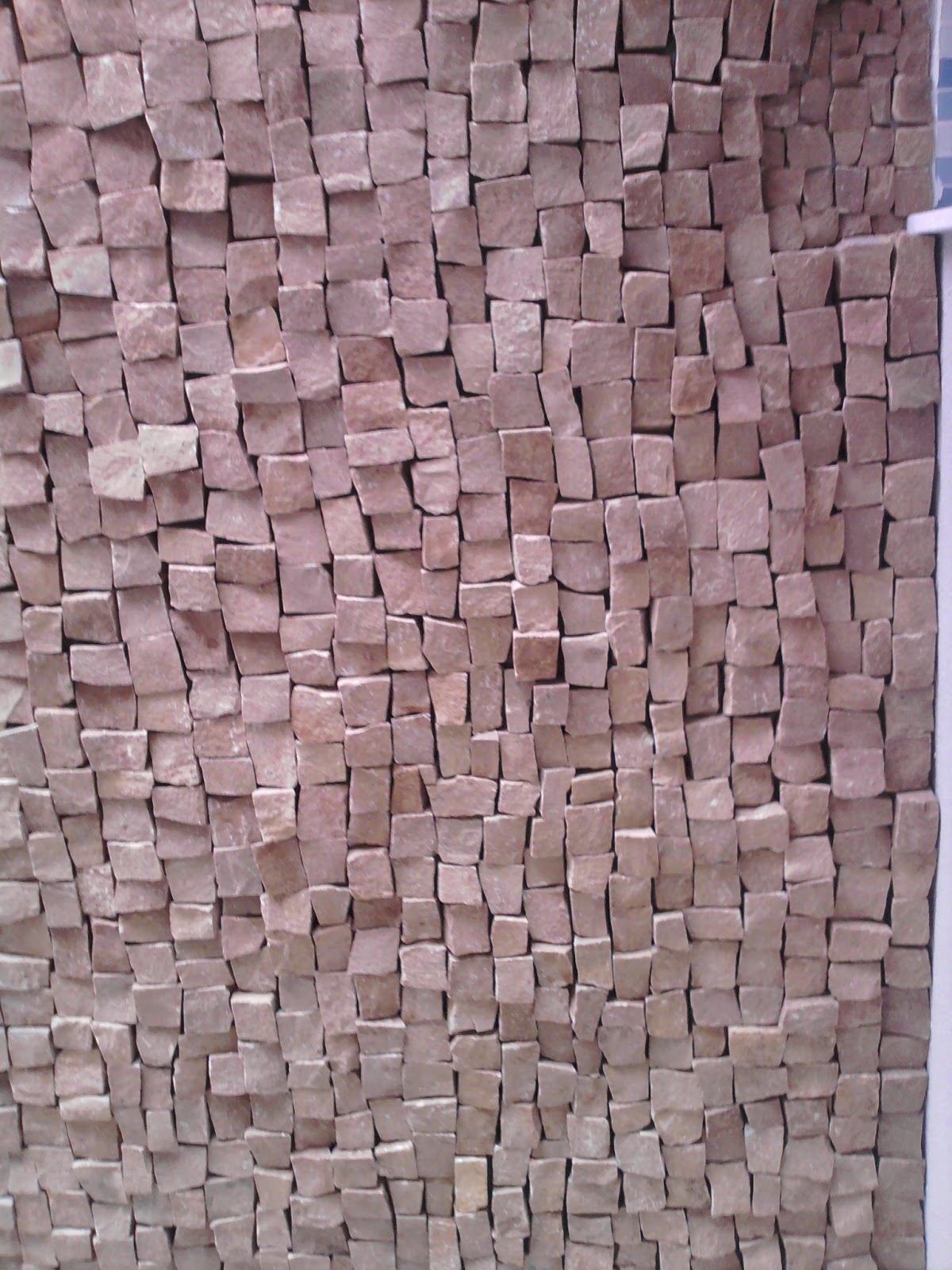 Preço da Pedra Portuguesa amarela preta e vermelha 35 reais o m2 Pedra