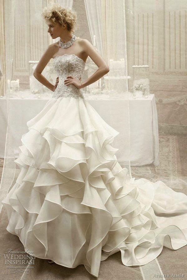 Modelo de vestido de novia.