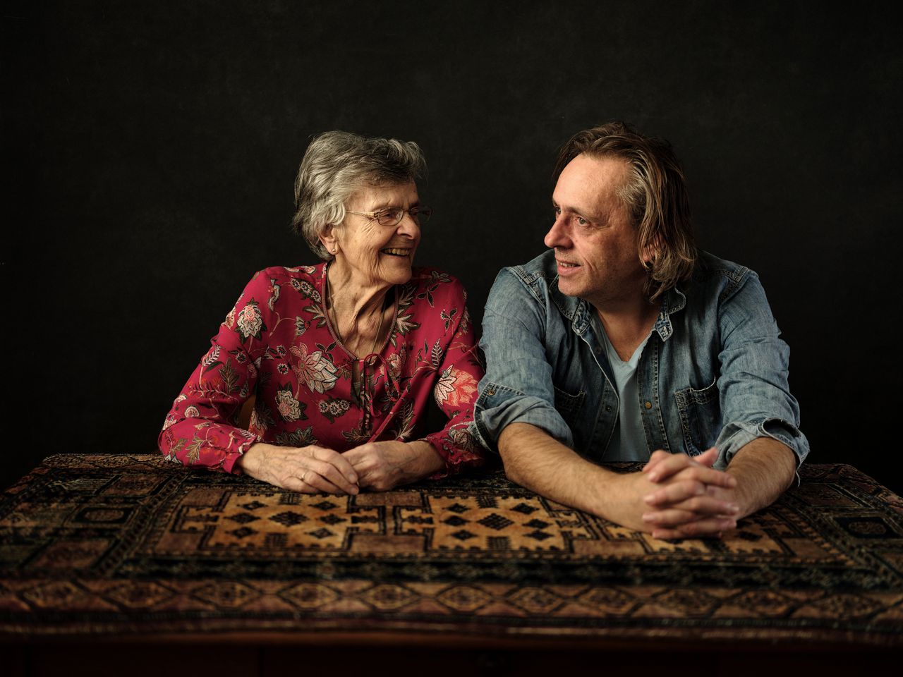 marcel van roosmalen, de moeder, de vriendin, de dochter nowheretostay