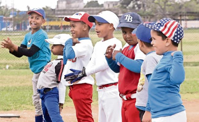 Llegar a ser pelotero en Cuba es una carrera contrarreloj y llena de obstáculos de logística, más que aquellos que naturalmente pudiera tener una competición. Llegar a ser pelotero en Cuba es una carrera contrarreloj y llena de obstáculos de logística, más que aquellos que naturalmente pudiera tener una competición.