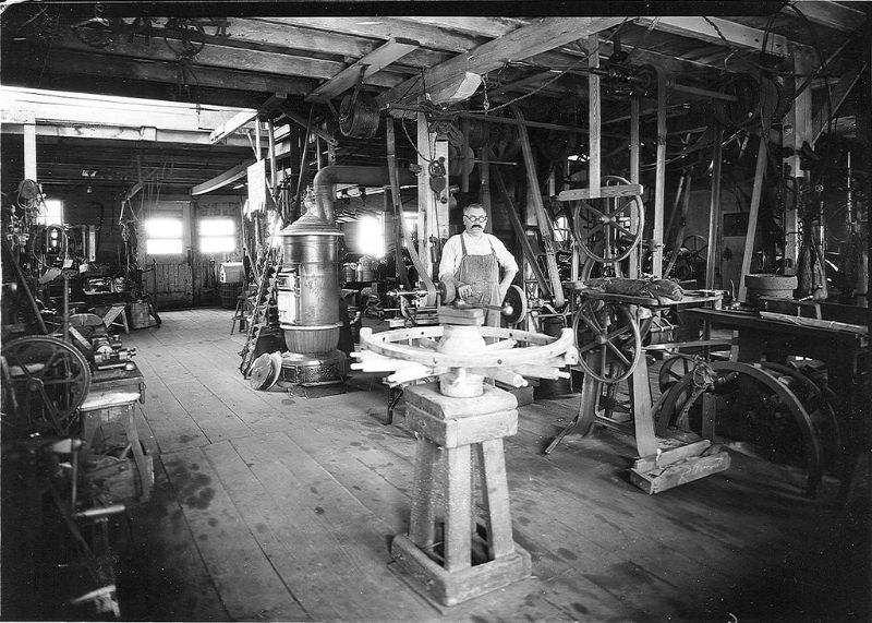 Vintage photos inside the Shops and Stores in Early 20th century