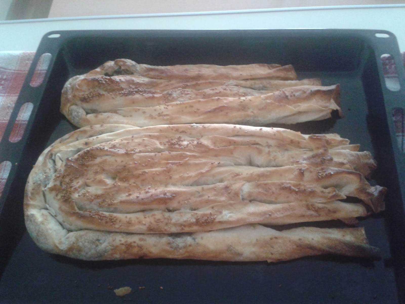 Gönül�le Her Telden HAZIR YUFKADAN ISPANAKLI KOL BÖREĞİ