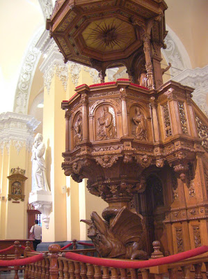 Púlpito de la Catedral de Arequipa, Perú, La vuelta al mundo de Asun y Ricardo, round the world, mundoporlibre.com