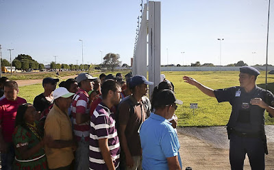 Ministro diz que Brasil mantém portas abertas para receber refugiados Ministro diz que Brasil mantém portas abertas para receber refugiados