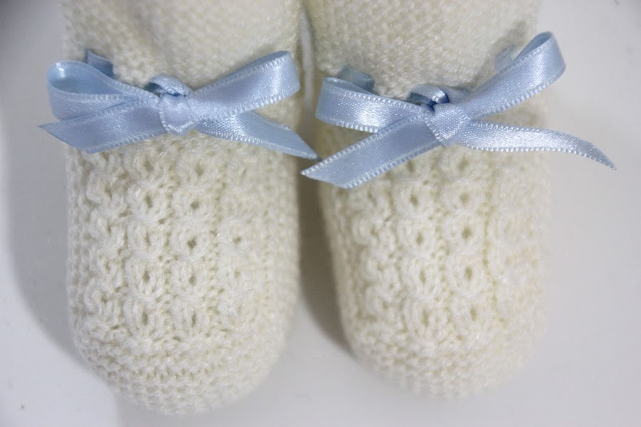 DIY Tutorial y patrones patucos de bebé tejidos con dos agujas