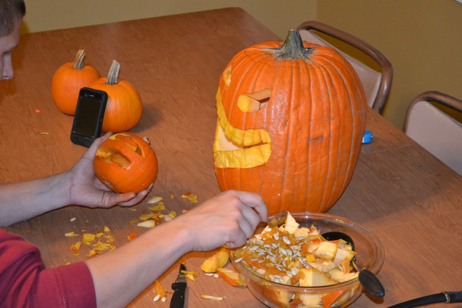 the-fred-family-pumpkin-carving