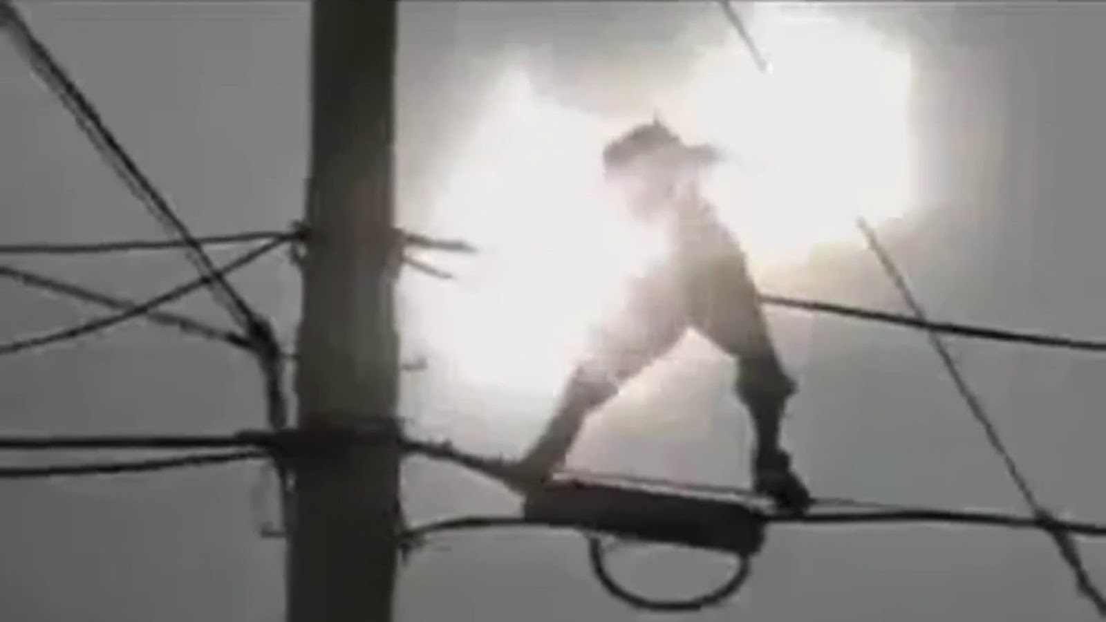 человека ударилитоком. период выведения наркотических веществ из организма. цитаты про смерть собаки. электромонтера ударило током. гоголя похоронили заживо.