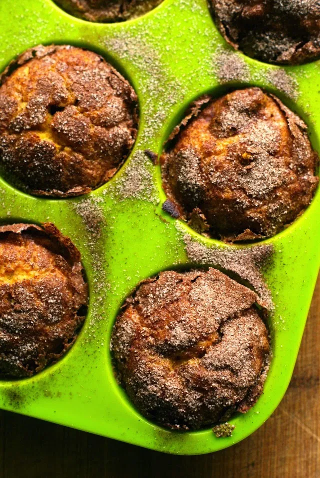 Cinnamon Crunch Butternut Squash Muffins | thetwobiteclub.com