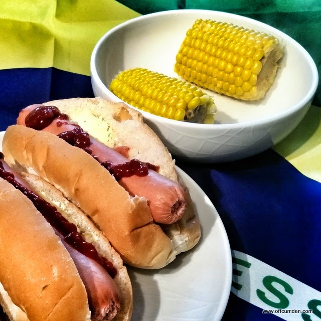Hot dogs and sweetcorn