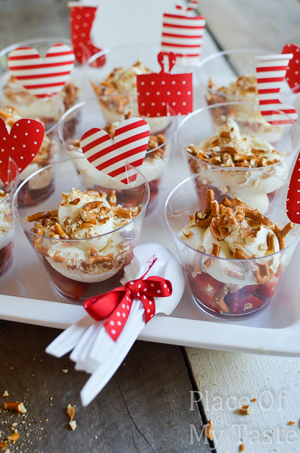 This Cream Cheese Mousse is so delicious. Super easy to make and so, so, so good! placeofmytaste.com