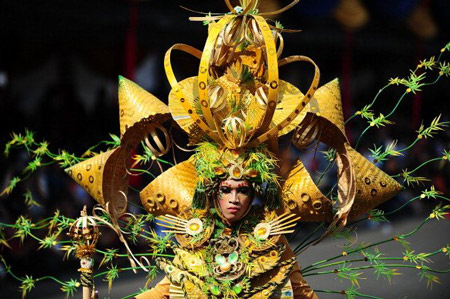 Foto foto Kreasi Fashion Kostum  Unik Carnaval Jember 