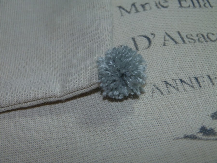 isabelvintage-vintage-almohadon-pompones-estarcido