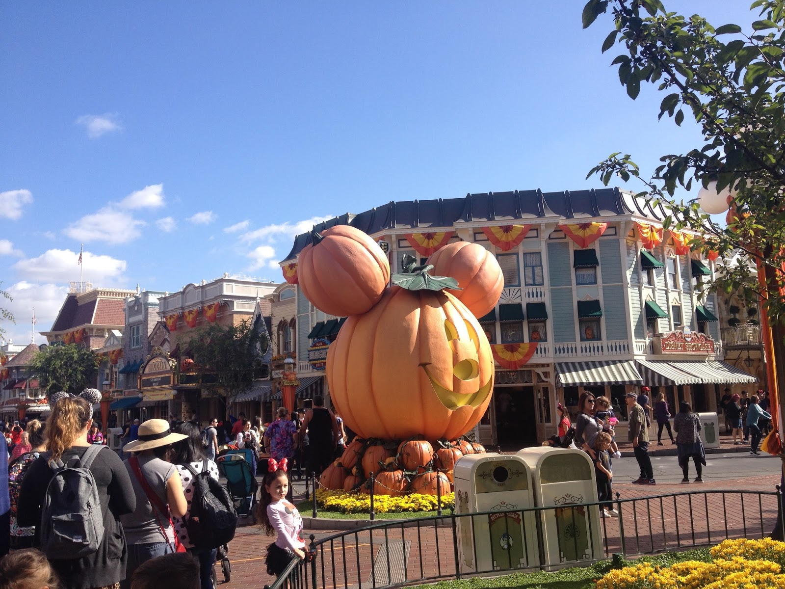 Disneyland Halloween Decorations Disneyland Knows How to Celebrate