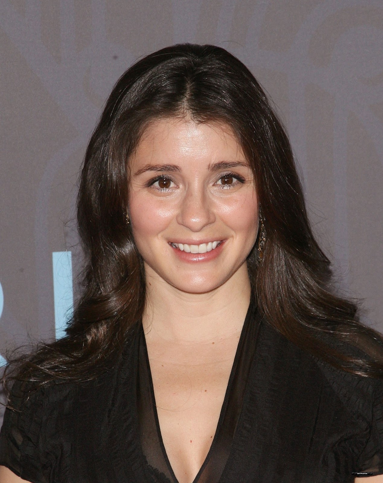 Shiri Appleby attends the premiere of Girls season 2 hosted by HBO at