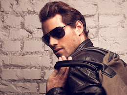 Ryan Gosling dyes his hair black and we all mourn