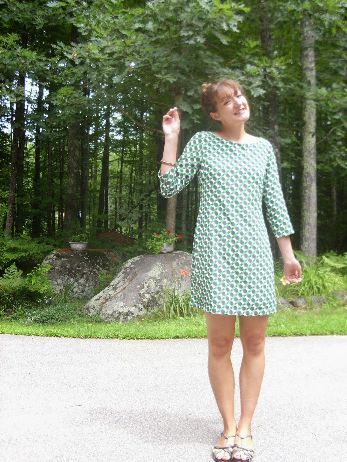 Young Yankee Lady: 60's shift dress mod bouffant bun hair style blogger 