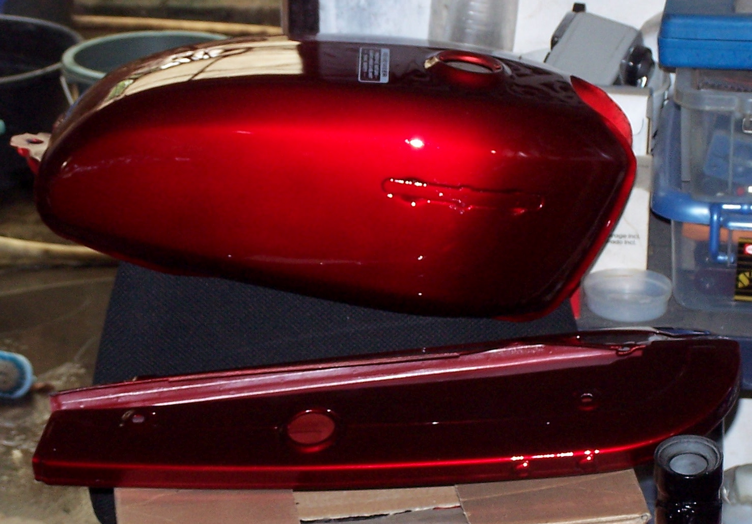 classic, vintage scooter restoration project (Honda, Vespa, Condor): Fuel tank section of Honda CB 1975 restoration project (Candy Ruby Red R4C)