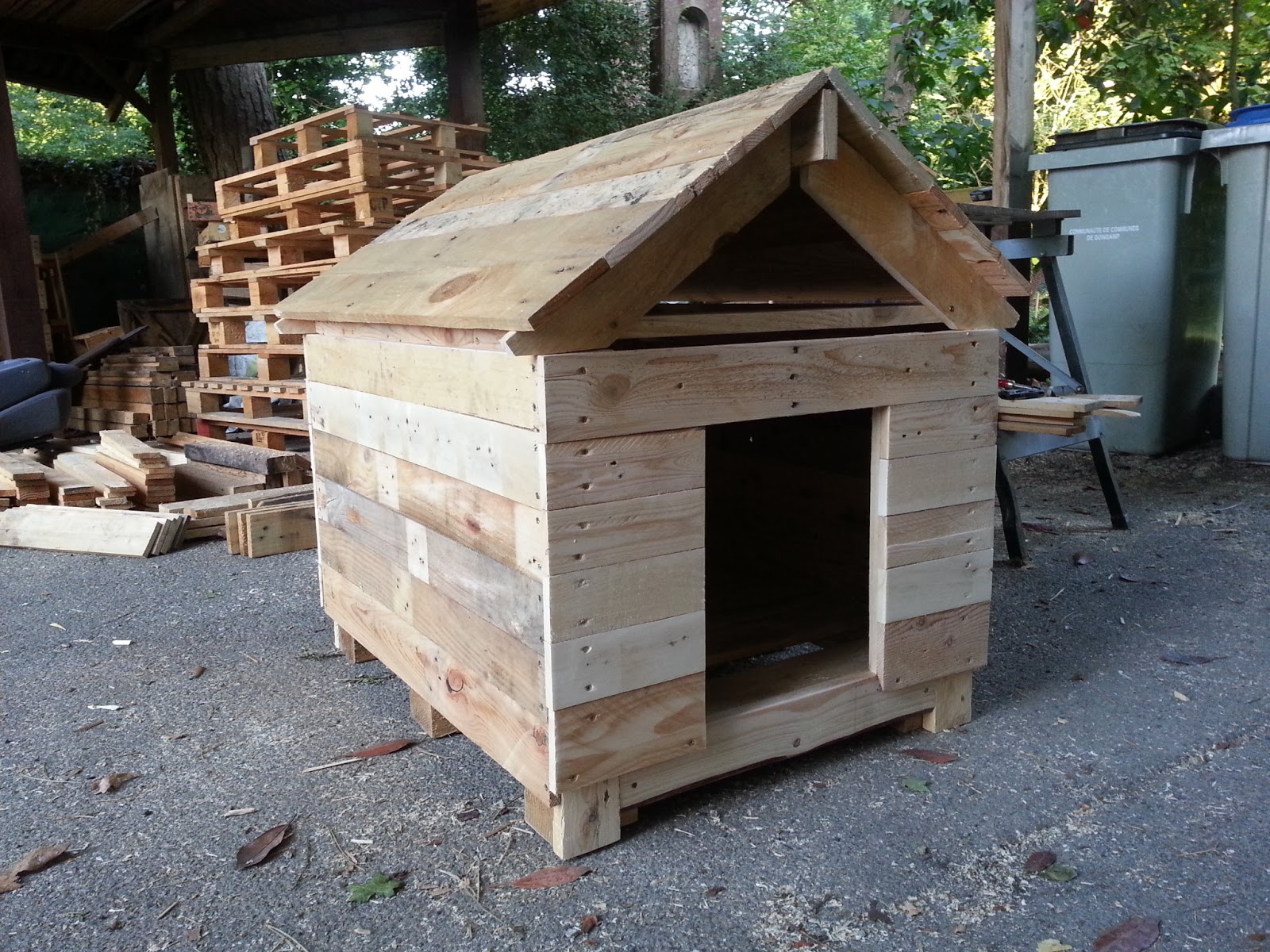 Fabriquer Une Niche Pour Chien Originale Récup et fait maison : Fabriquer une niche pour chien tout en récup