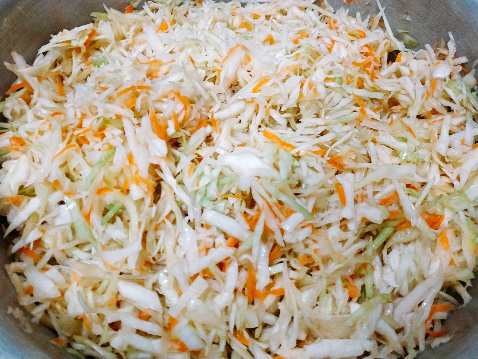 Квашеная капуста на рынке. Можно ли квасить капусту йодированной солью. Квашеная капуста с зирой. Морковь на кето. Квашеная капуста с анисом.