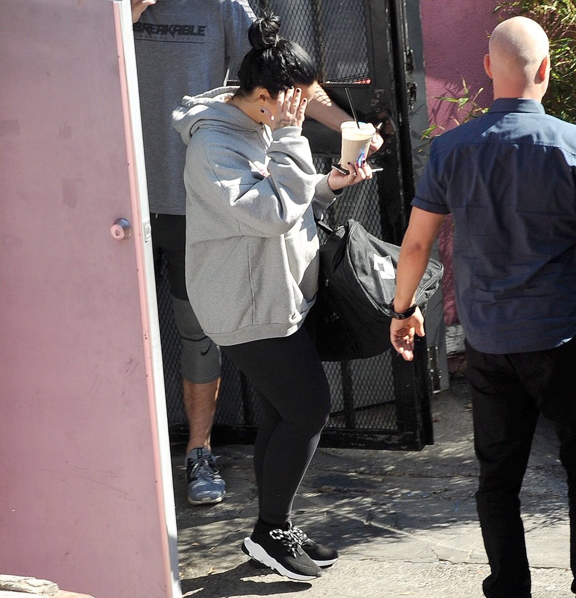 Demi Lovato Fansite: Demi Lovato leaving Unbreakable Gym in West ...