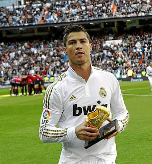 Cristiano Ronaldo with the golden boot at the Bernabeu stadium