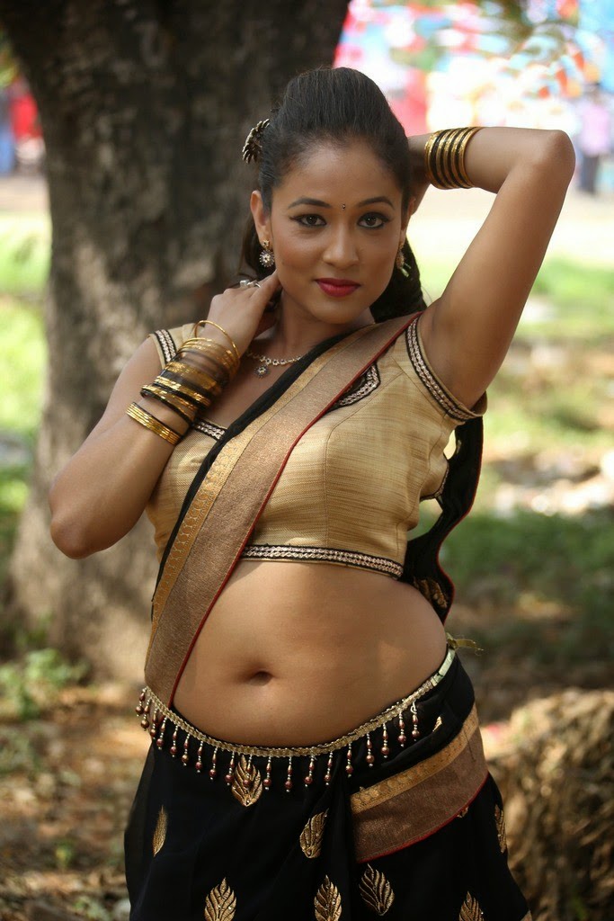 Item Song Actress Anges Sonkar With Skin Tight Blouse Half