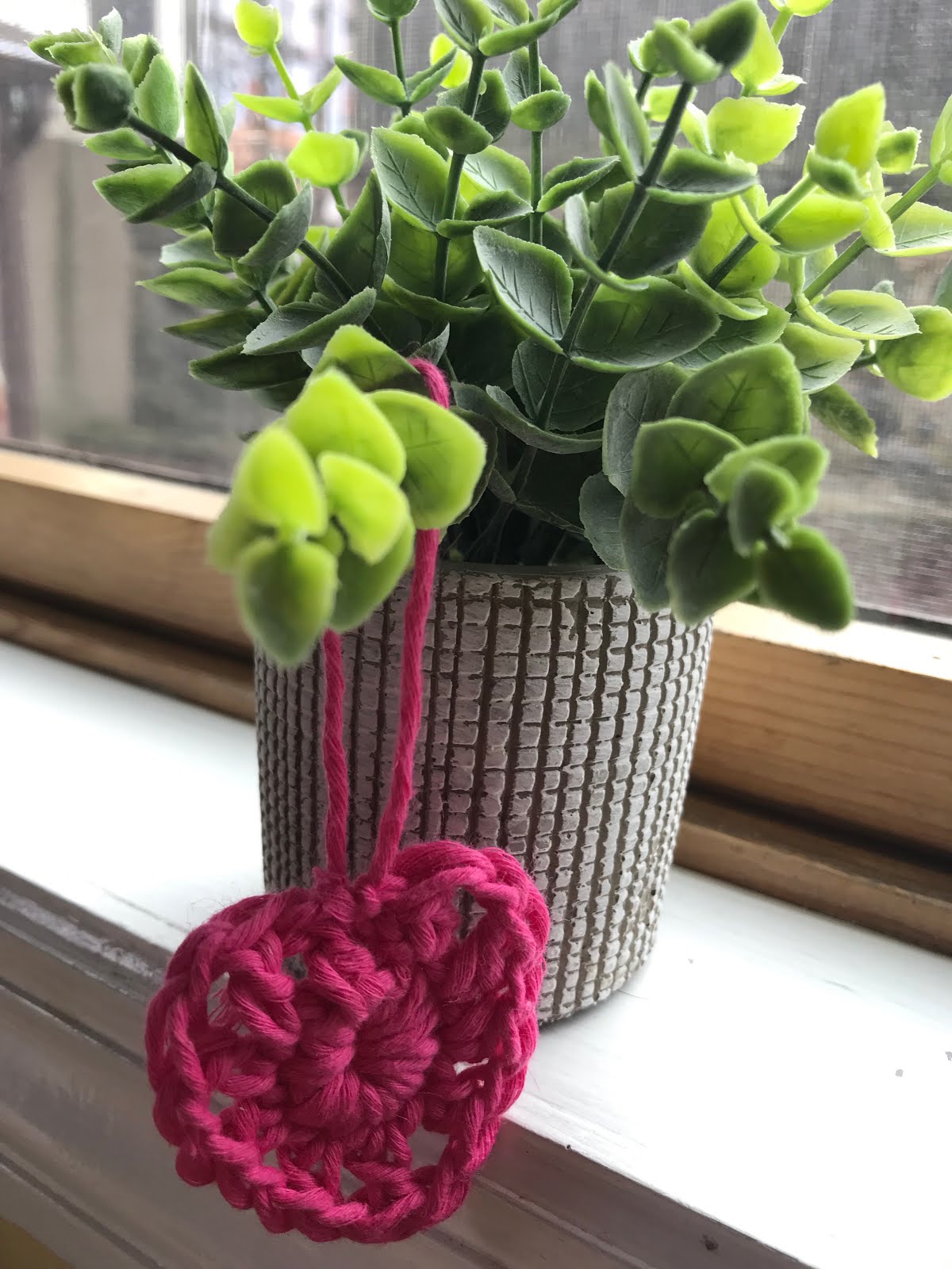 Easy Crochet Heart | Julie's Creative Lifestyle