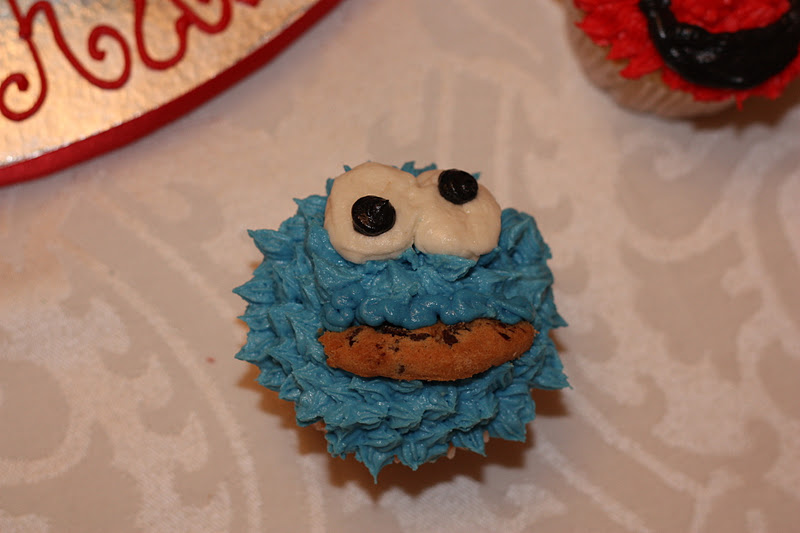 Sweet Celebrations Elmo & Sesame Street Happy Birthday Lydia!