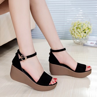 Model Sepatu Sandal Wedges Yongki Komaladi Terbaru Model Sepatu Sandal Wedges Yongki Komaladi Terbaru