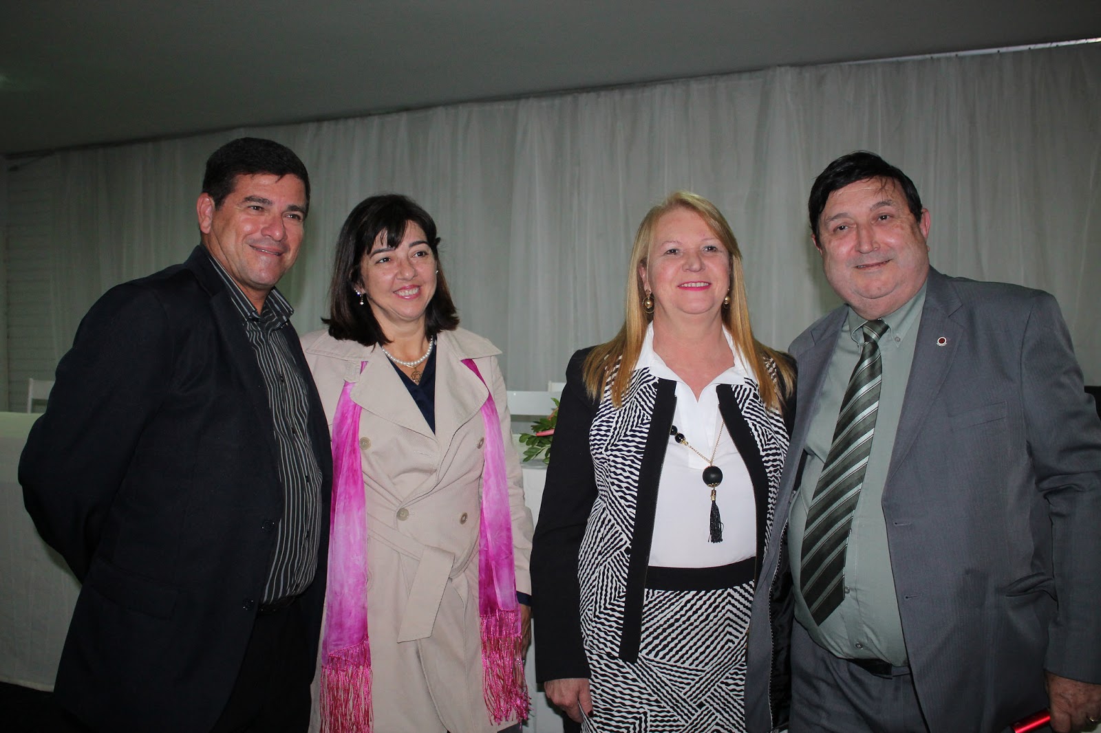 Novo%2Bpresidente%2Bda%2BACN%252C%2BFernando%2BGuedes%2Be%2Bseu%2Bvice%252C%2BCesar%2BSantos%252C%2Bacompanhados%2Bdas%2Bsuas%2Brespectivas%2Bprimeiras damas%2B ACN vai ter cadastro único de fornecedores