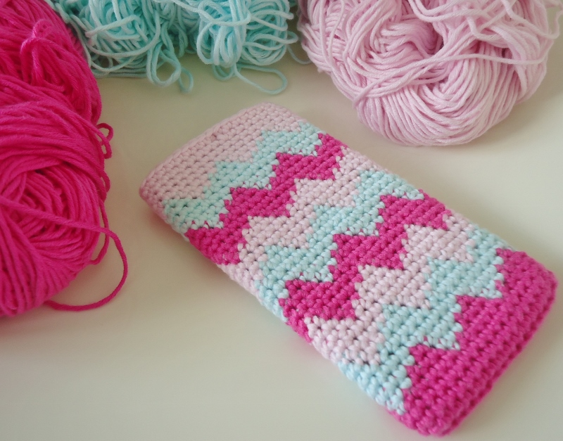 A Playful Stitch Tapestry Crochet Chevron Phone Case