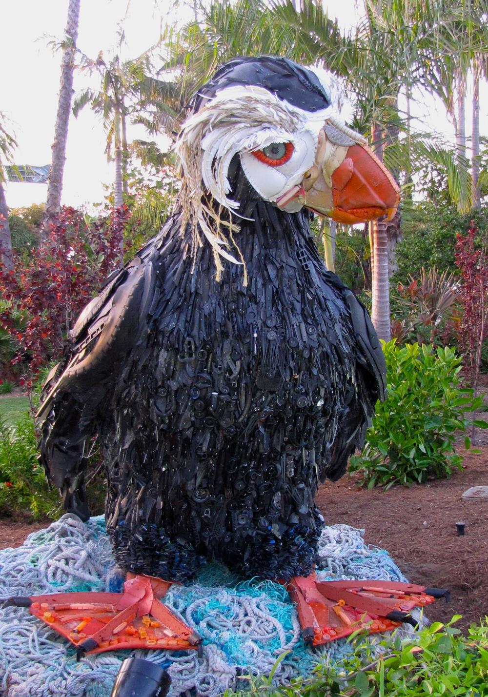 20-Angela-Haseltine-Pozzi-Washed-Ashore-Ocean-Pollution-Art-Sculptures-www-designstack-co