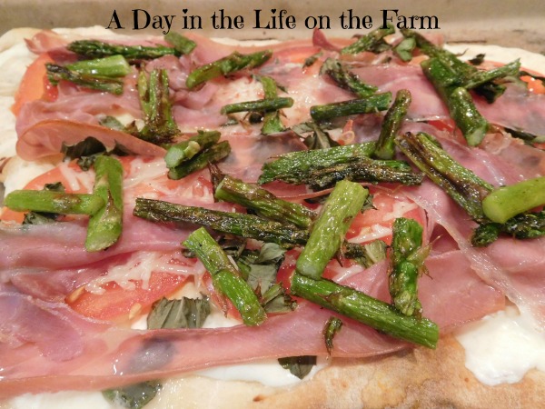 A Day in the Life on the Farm: Creamy Garlic Flat Bread Pizza #BreadBakers
