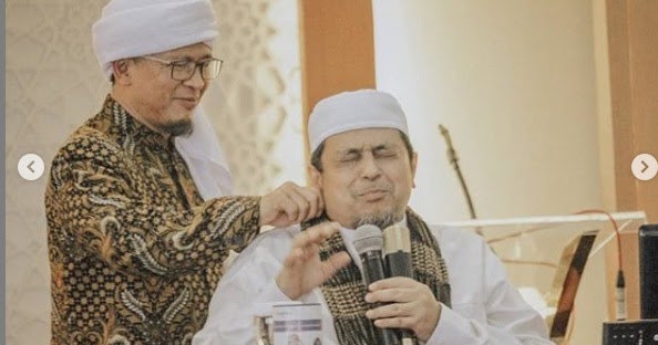Intip Momen Lucu Saat Aa Gym Jewer Ustad Haikal Hassan Usai Keceplosan Singgung Pilpres Saat Ceramah Dialogkita Intip Momen Lucu Saat Aa Gym Jewer Ustad Haikal Hassan Usai Keceplosan Singgung Pilpres Saat Ceramah Dialogkita