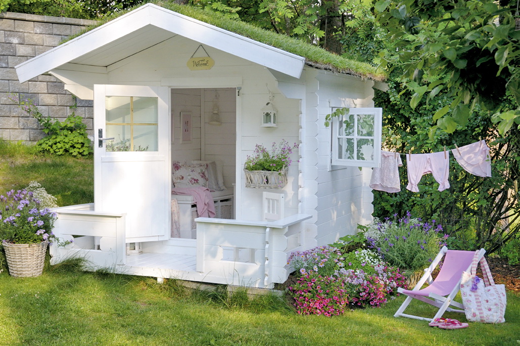 Smart Ways to Pack Your Garden Shed for Winter