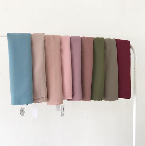 Ini beda voal dan polycotton, bahan hijab yang jadi