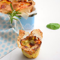 Muffins de couve flor, tomate, pesto e mozarella