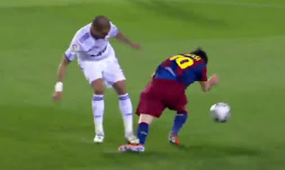 Pisoton+de+Pepe+a+Messi+Real+Madrid+Bar%25C3%25A7a+1.jpg