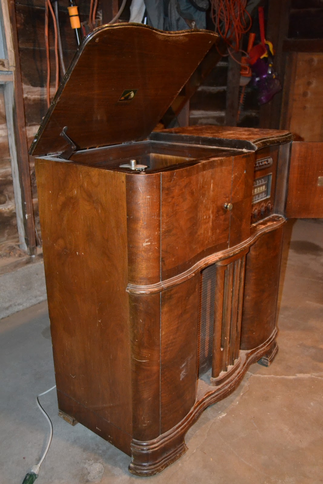 Recycle Restoration: 1941 RCA Victrola