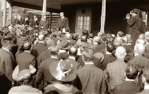 Roosevelt speaking to a group of people
