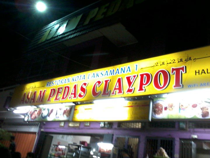 THE WRITER Food Hunting Melaka!