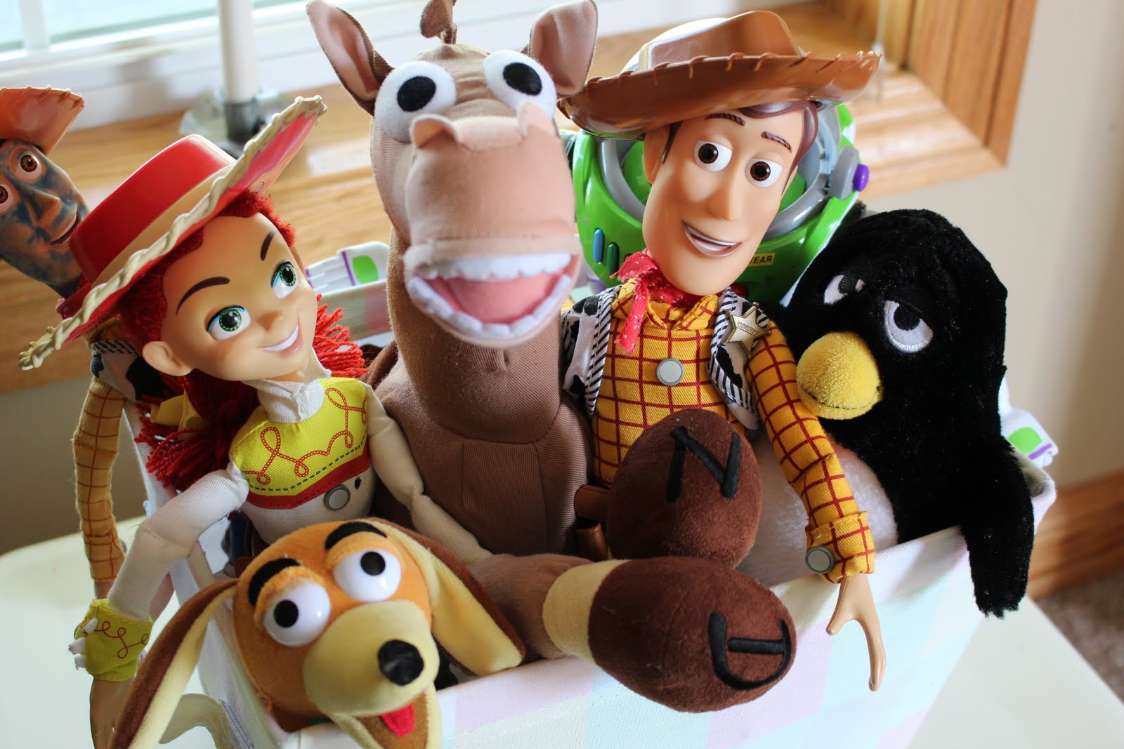 Toys 4 you. Toy story 4 игрушки. Игрушки по мультикам. Мягкие игрушки из мультфильмов. Мягкие игрушки из мультиков.