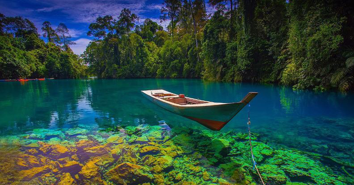Wisata Danau Labuan Cermin, Menyusuri Danau Kaca Kalimantan yang