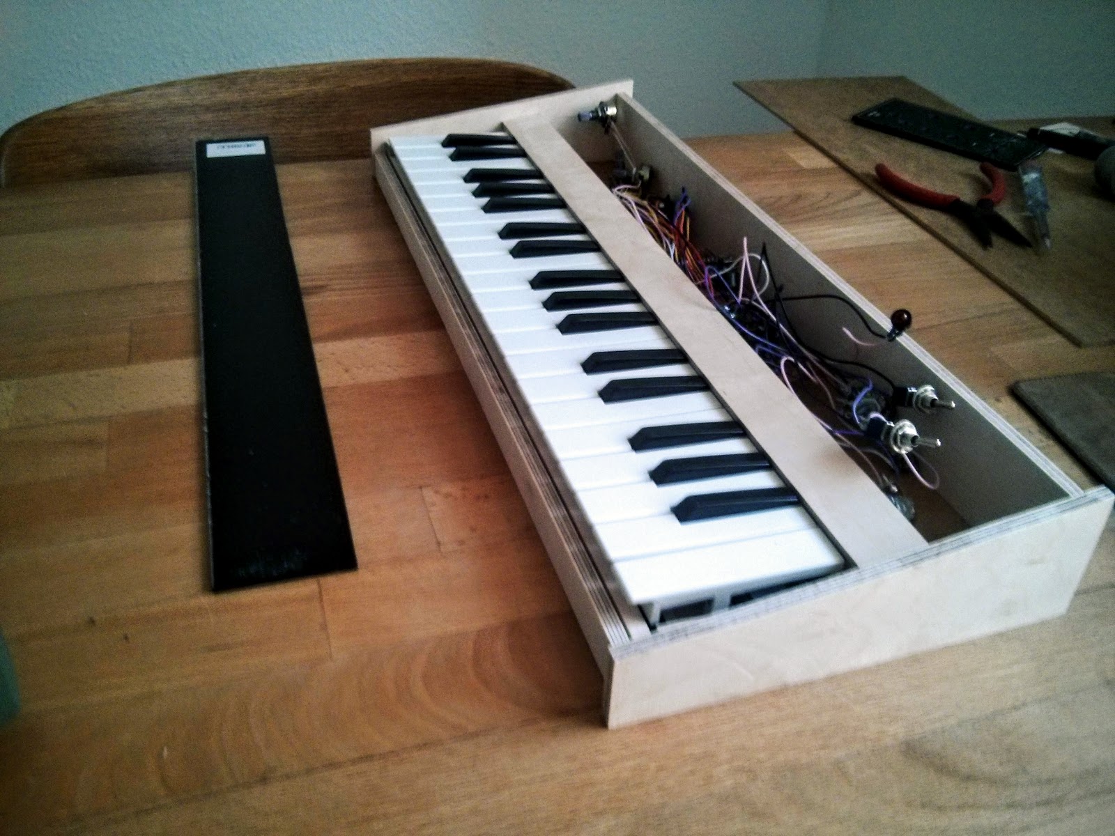 Diy top midi synthesizer