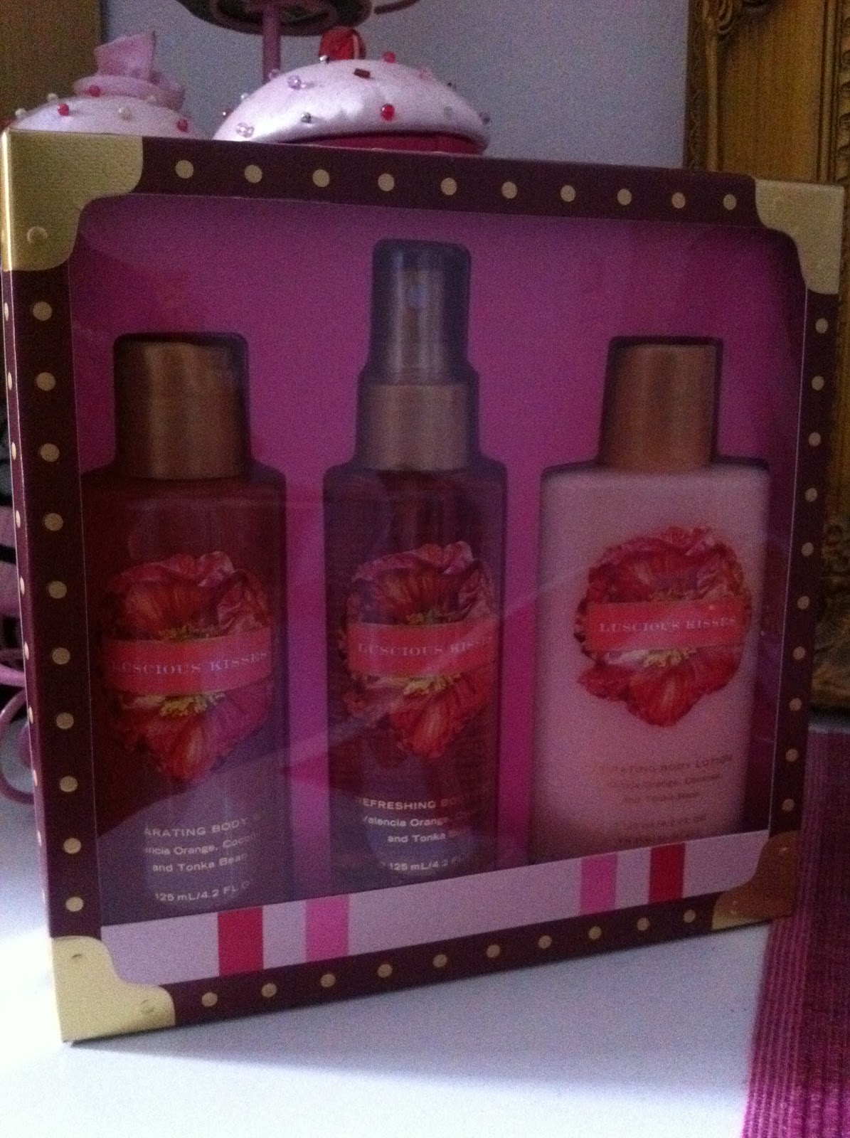 Zteesoppaholik Here VICTORIA'S SECRET GIFT BOX