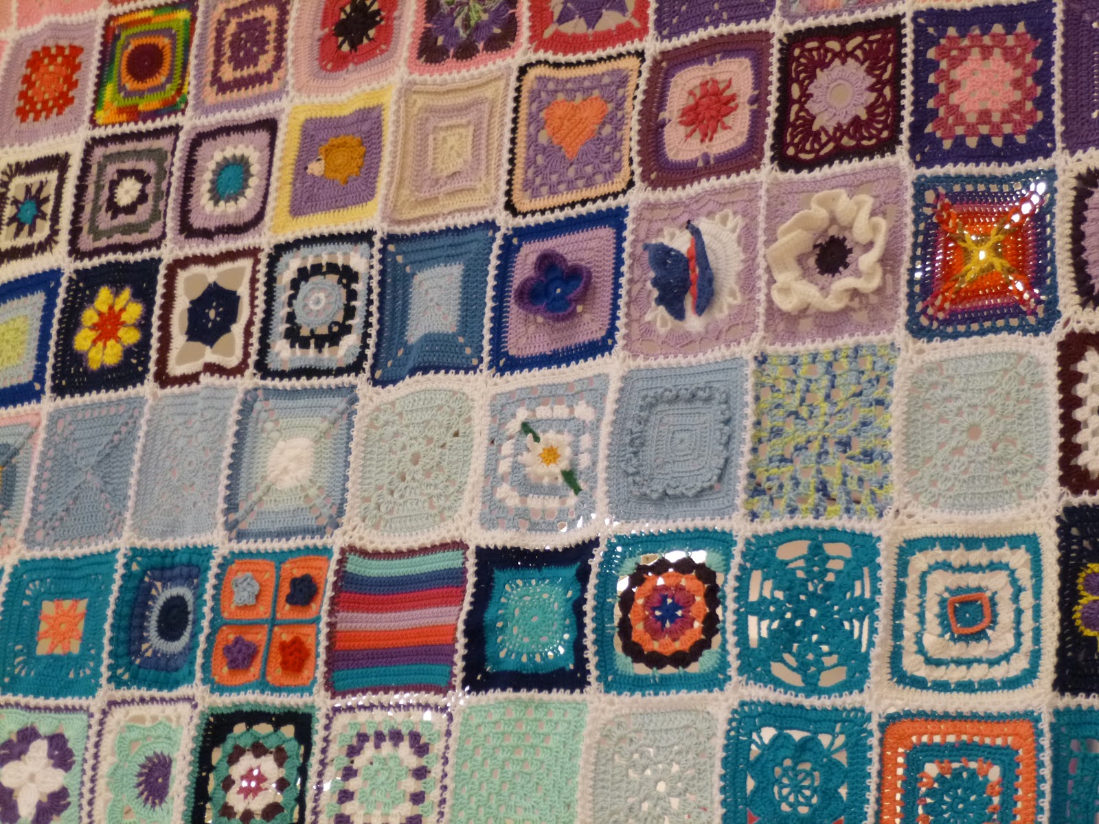 Häkeln Hilft: Unsere Decke als Star in der Tageszeitung!