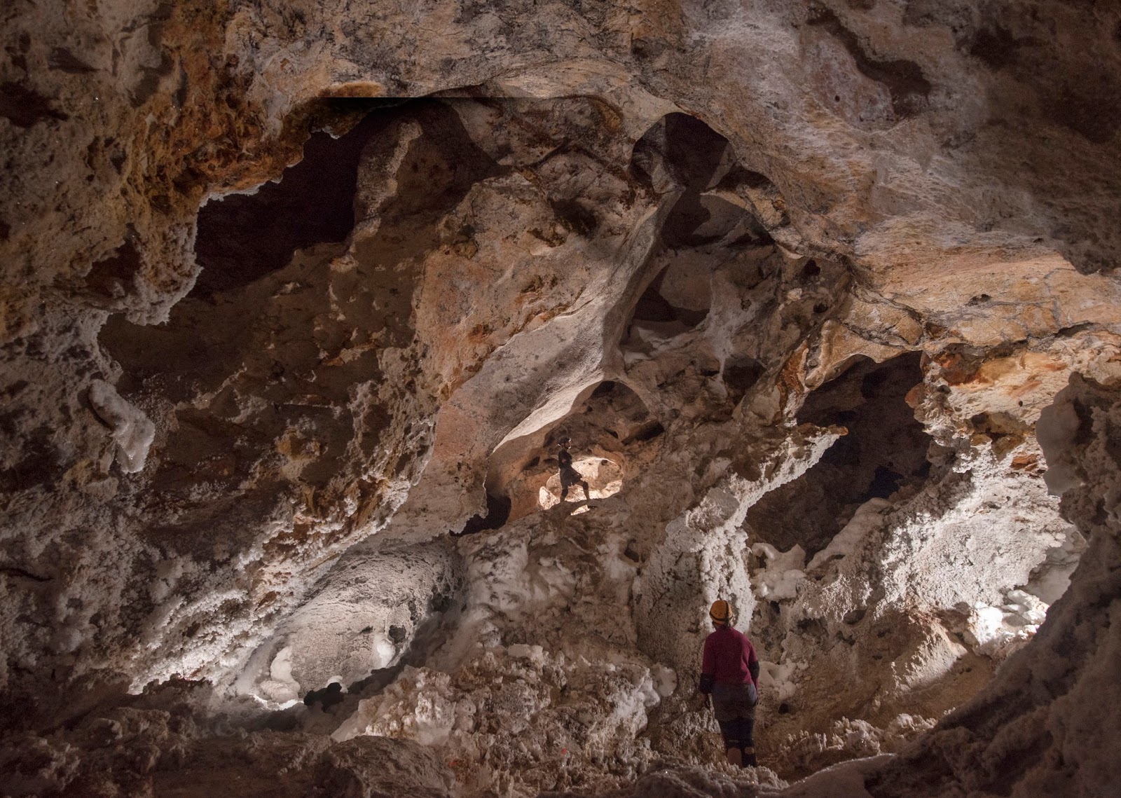 THE CHANDELIER MAZE & CHANDELIER BALLROOM. LECHUGUILLA CAVE, NEW MEXICO ADAM HAYDOCK
