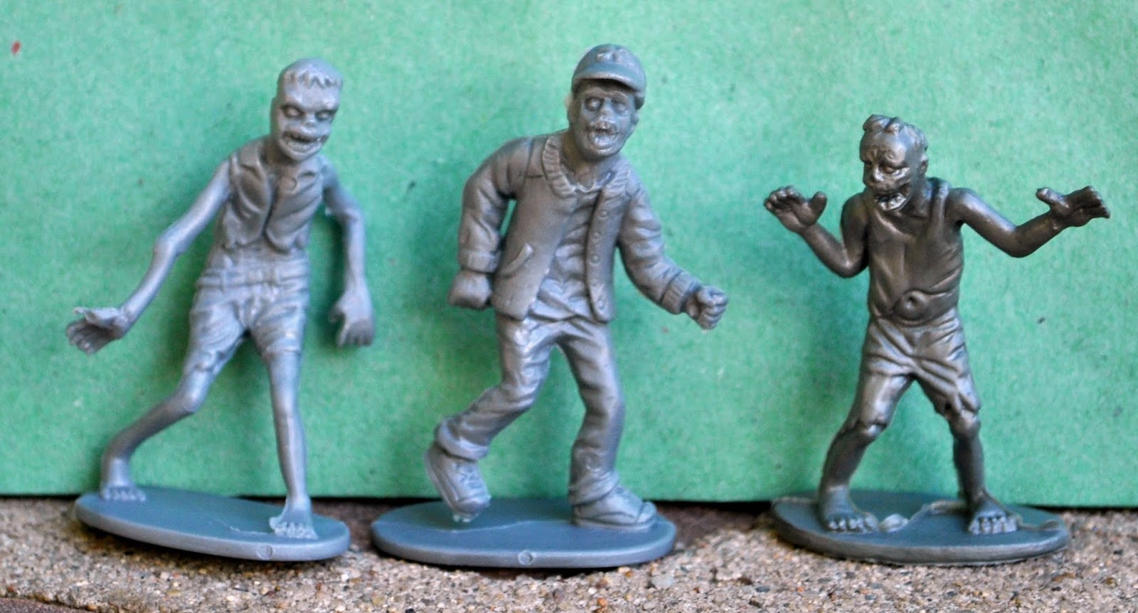 Fantasy Toy Soldiers GREENBRIER INTERNATIONAL Zombie Figurines.