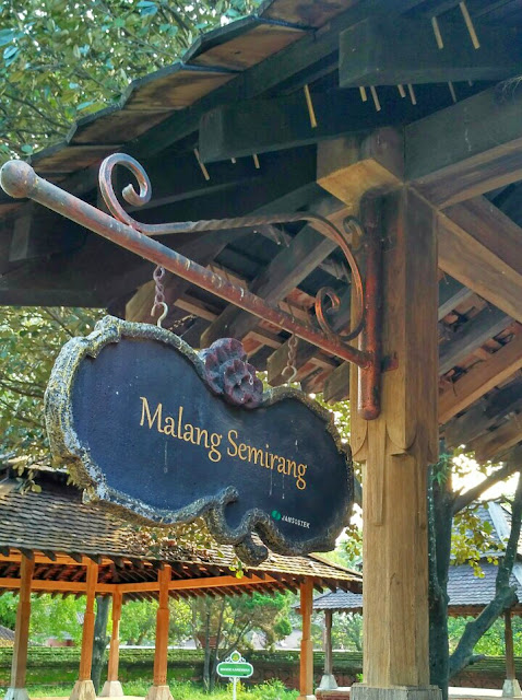 2 hari 1 malam di Cirebon part 1, keraton cirebon, nasi gamblang bu nur, wisata kuliner cirebon