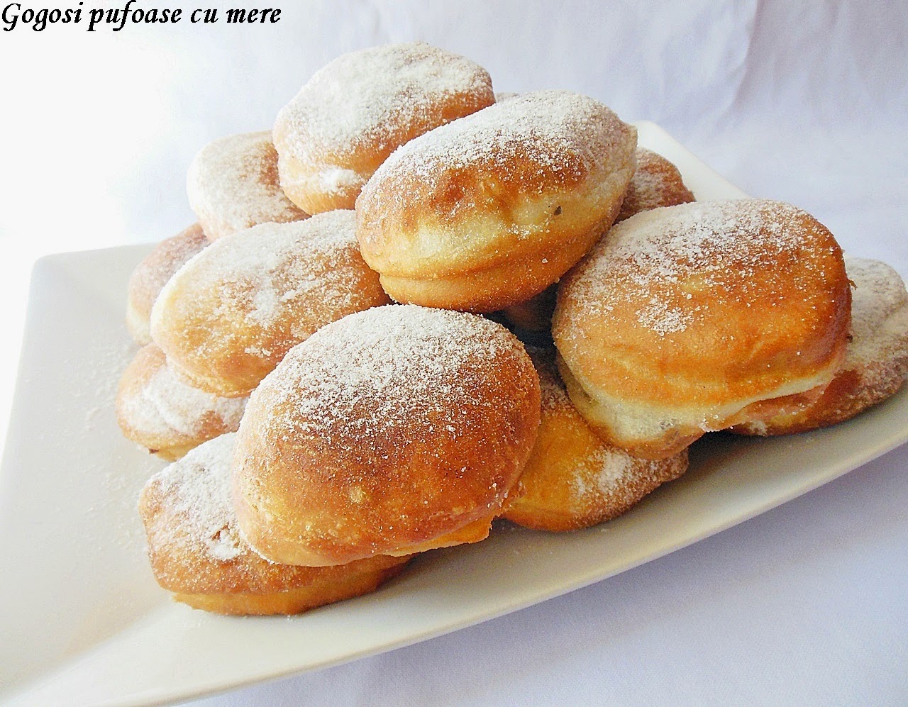 Gogosi pufoase cu mere